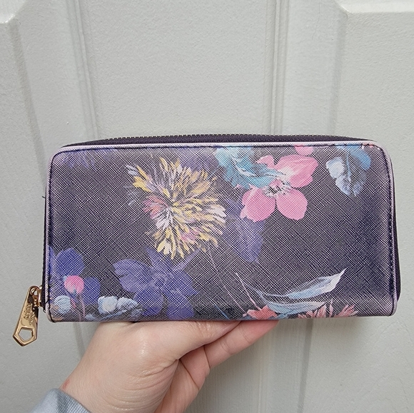 Trina Turk Zip Around Floral Women's Wallet - Picture 1 of 3